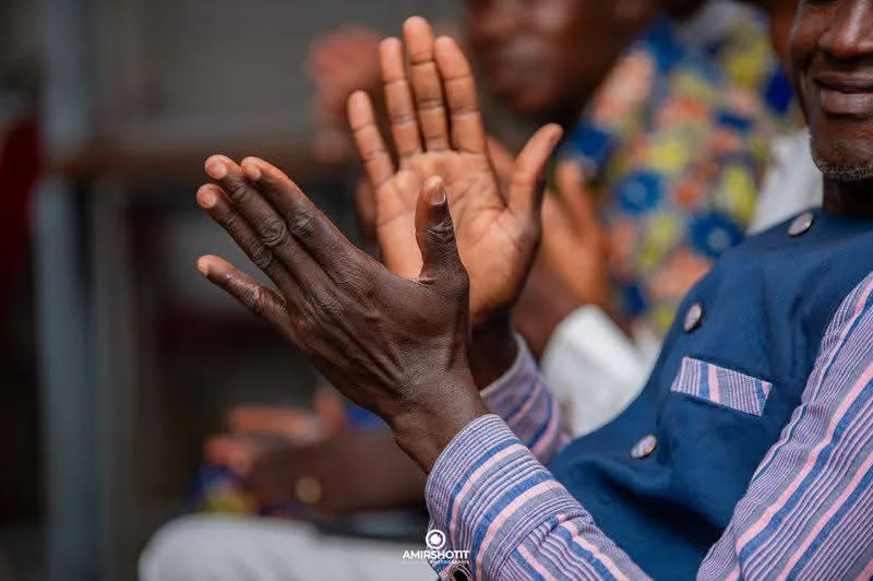 Les applaudissements du public · Photo : AMIRSHOTT